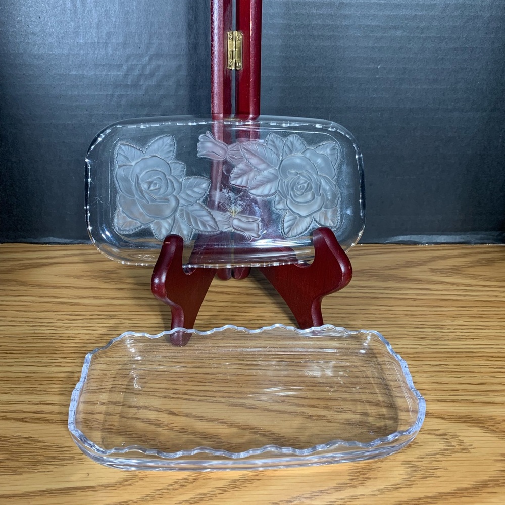 Home Beautiful Glass trinket box with frosted rose lid